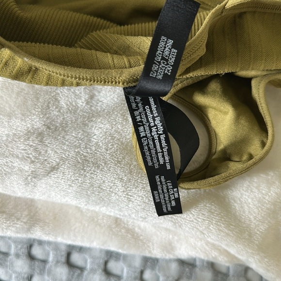 PINK Active USA Green Sports Bra with Scoop Neck - Picture 4 of 6